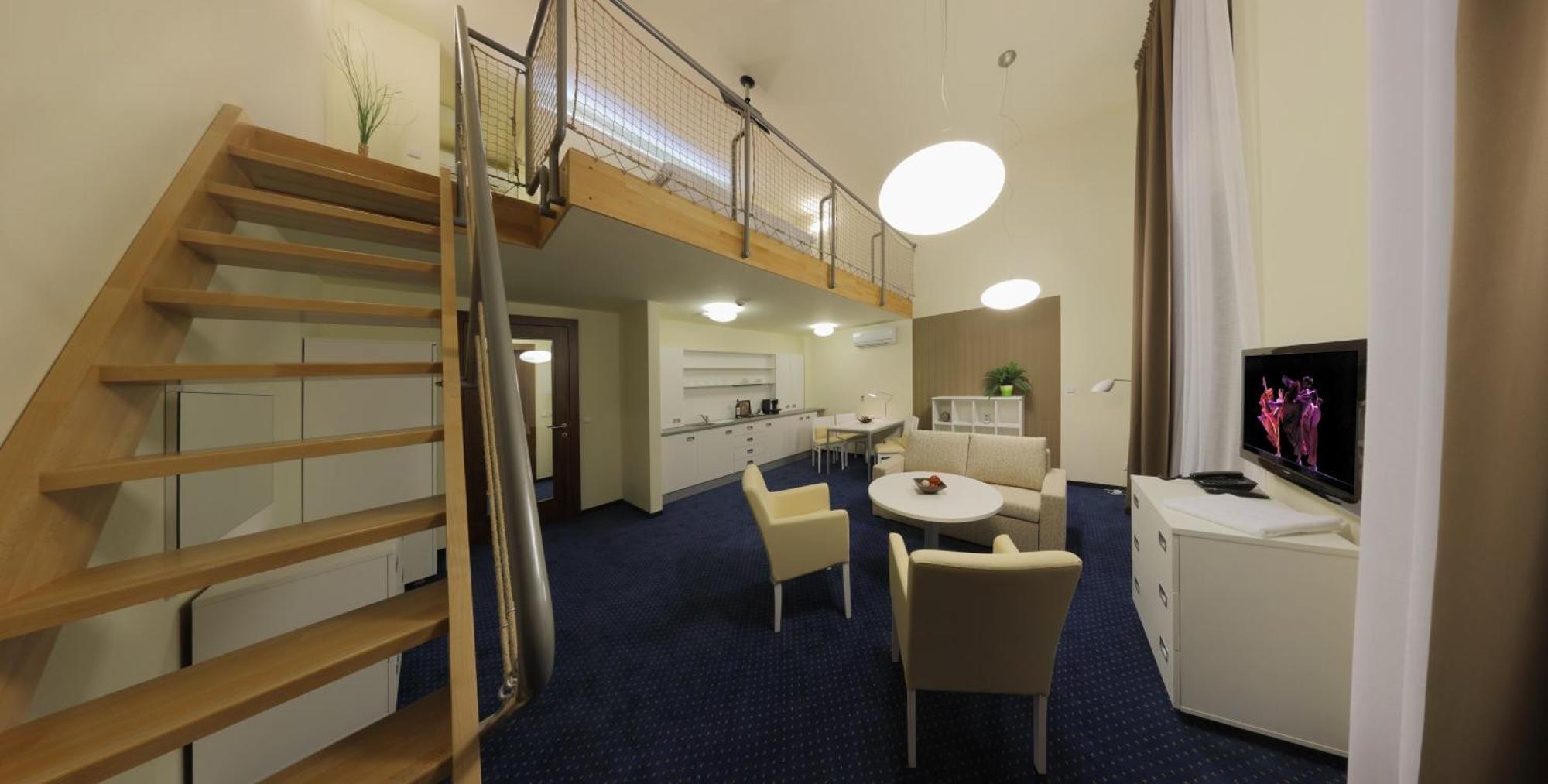 Esmarin Wellness Hotel Mníšek pod Brdy Kültér fotó