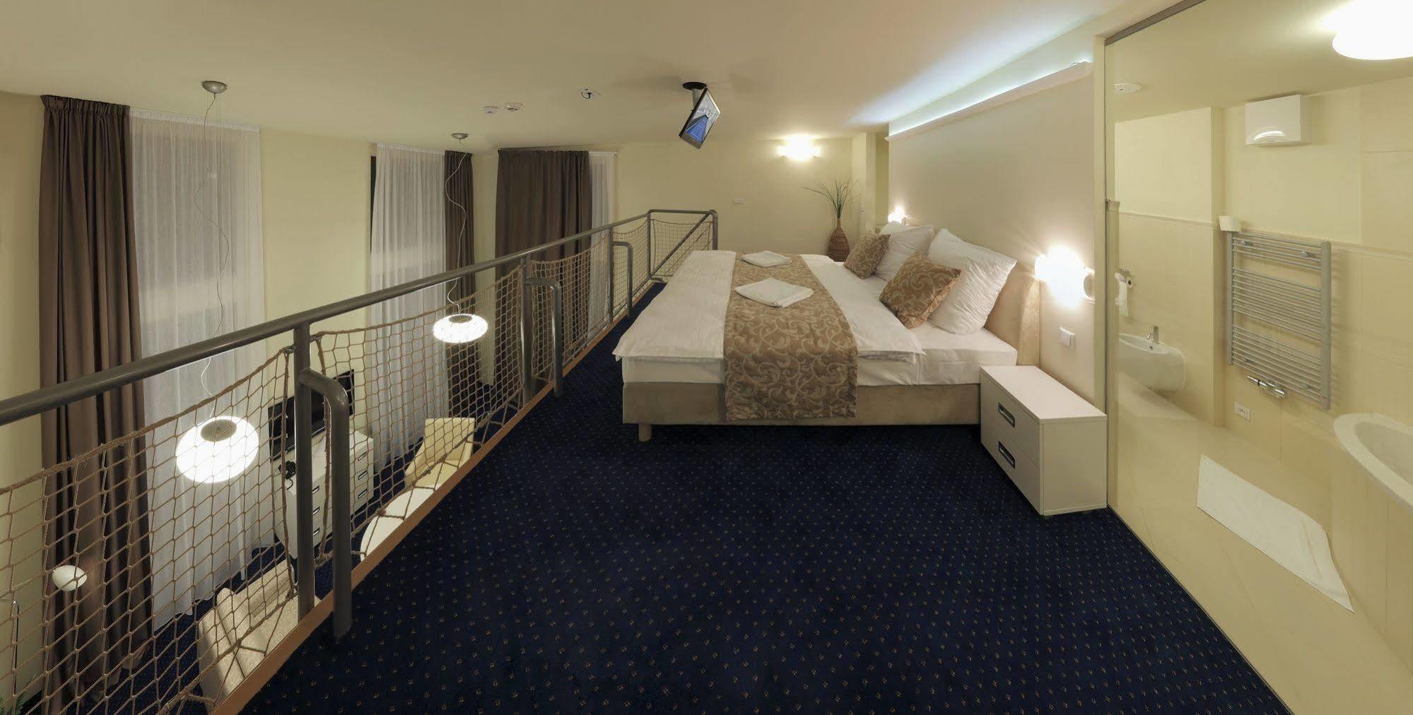 Esmarin Wellness Hotel Mníšek pod Brdy Kültér fotó
